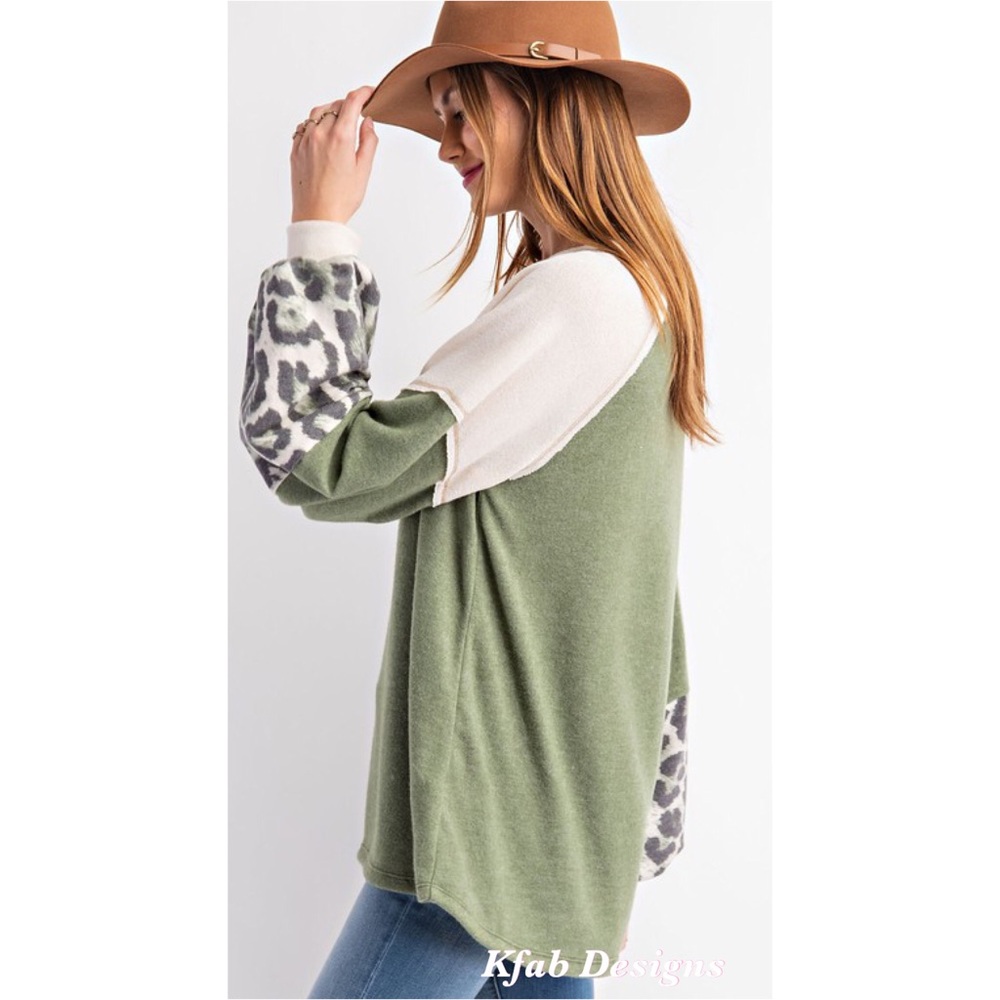 ❤️LAST Sage Softest Brushed Fabric Color Block Top - Picture 7 of 8